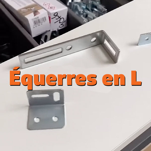 Équerres en L métalliques utilisées pour la fixation de meubles.